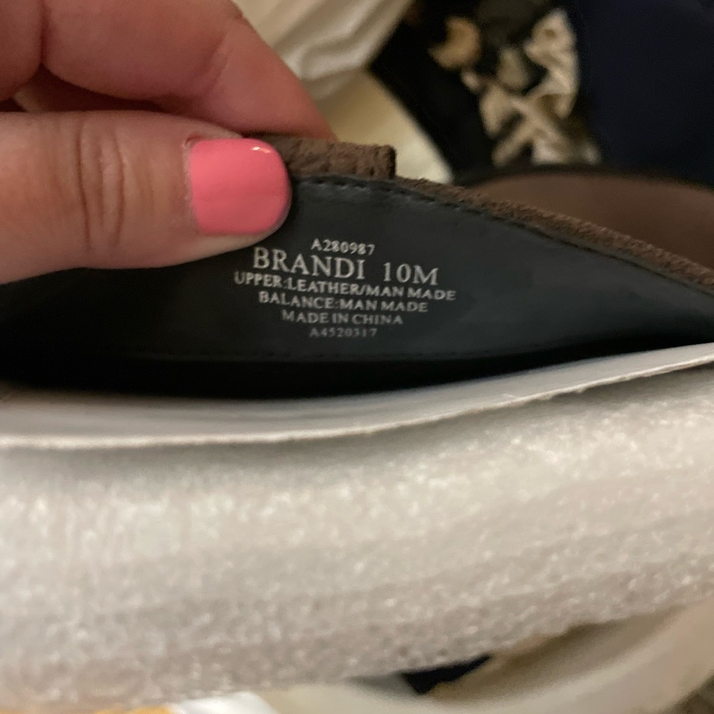 SOLD ❌ NWOT Logo by Lori Goldstein suede brown boots - Picture 10 of 10